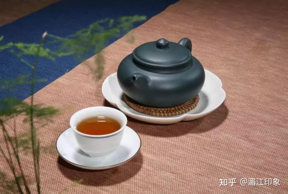 年华向晚,对人待事不像少年人那般意气,清醒和理智成了导师,少了的