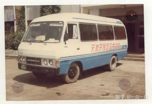 上世纪八十年代的红条绿条公交车上世纪五六十年代的公交车型滨海新区