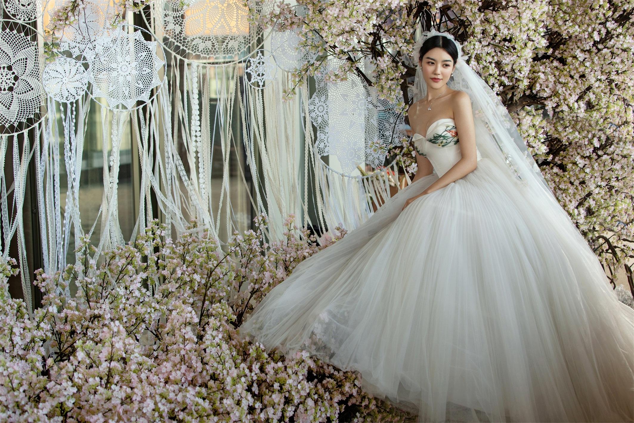 拍婚纱照选衣服0纠结这9件礼服风格各异谁穿谁美