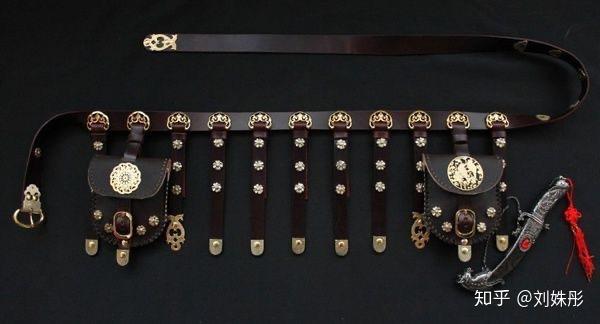 正如唐张祜有诗:"婵娟躞蹀春风里,挥手摇鞭杨柳堤.