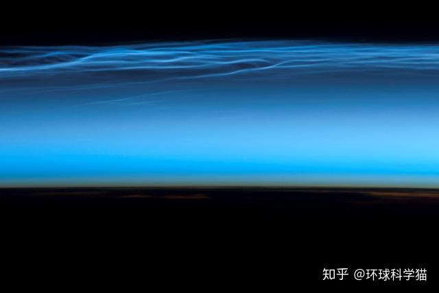 只出现在日落之后的夜光云，微小的冰晶解释了它为何是蓝色 - 知乎