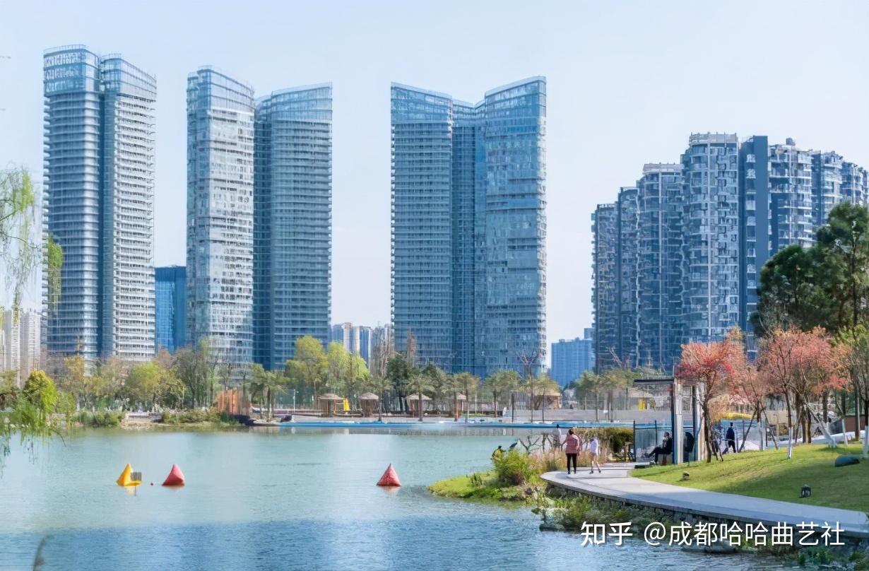 2 青龙湖公园优势:广场开阔,地势高,风势大,来这放风筝,你的风筝必然