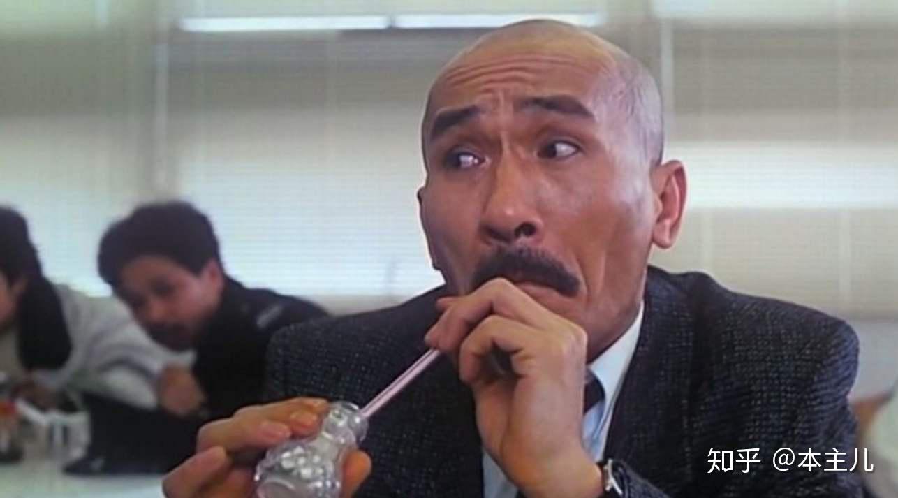 "光头佬"麦嘉:76岁容颜不老,炒楼炒股输精光,内地商演赚钱太心酸