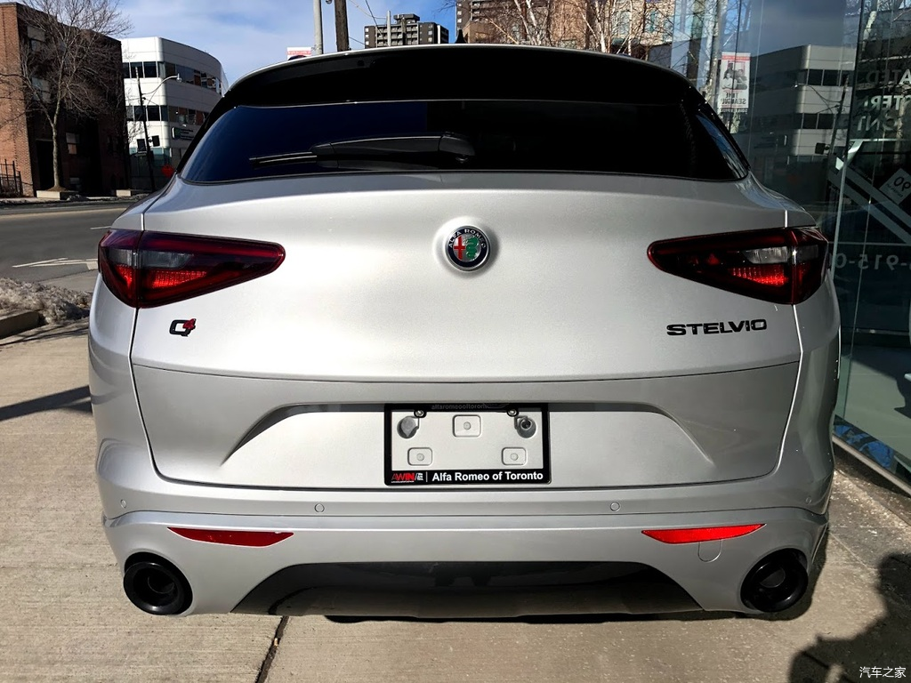 阿尔法罗密欧stelvio个性时尚的suv回头率高