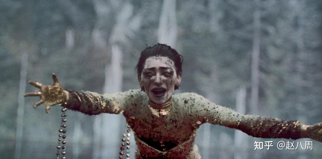 之前说女妖代表美好的根源,也因为女妖的血化成洪流回到了心形的湖中