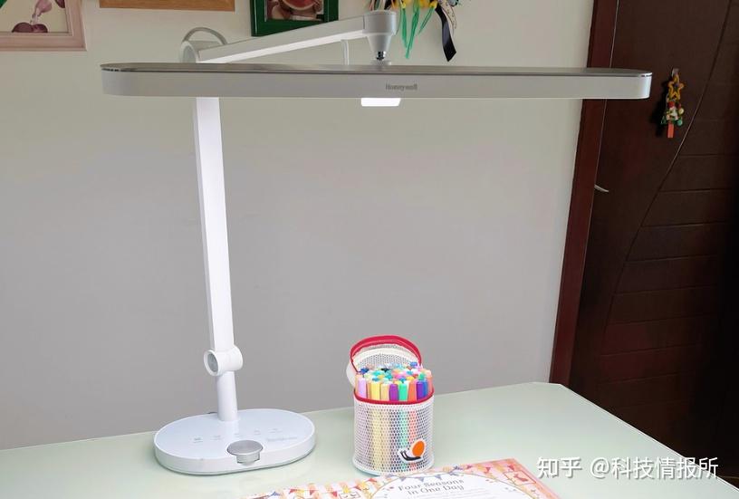 柏曼护眼台灯好用吗?书客、柏曼、霍尼韦尔护眼灯三强对决 - 知乎