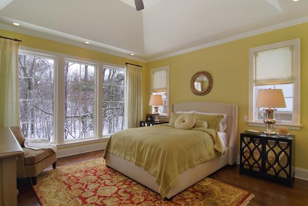 鹅黄色墙面为卧室增添了一份别样色彩