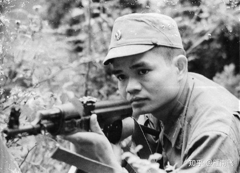 越军特工一刀捅进胸膛教导员宁死不低头越军补第二刀