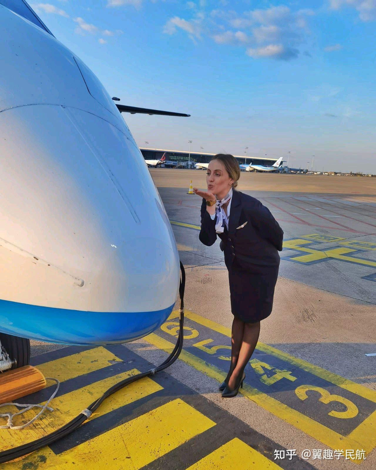 本文带你看一看世界各国航空公司空乘人员庆祝空乘日的图片!