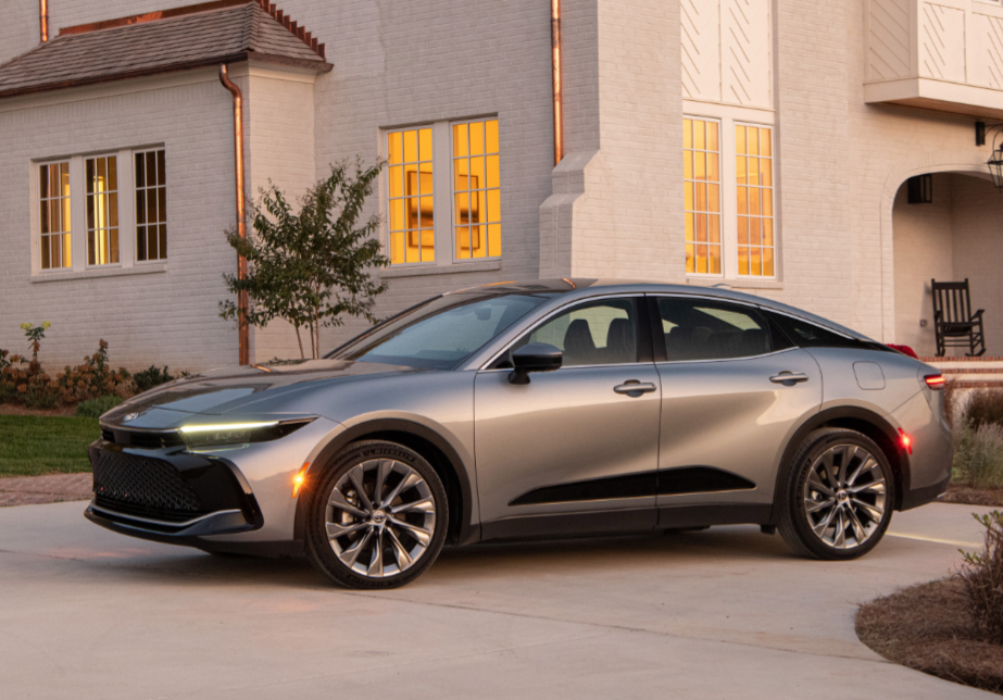 手握40万预算全新丰田皇冠sportcross对比凯迪拉克ct6谁更香