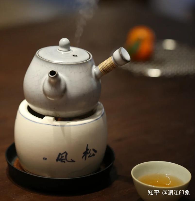 端一杯茶,手暖,心也暖.一杯茶在手,溫暖的是自己的心.