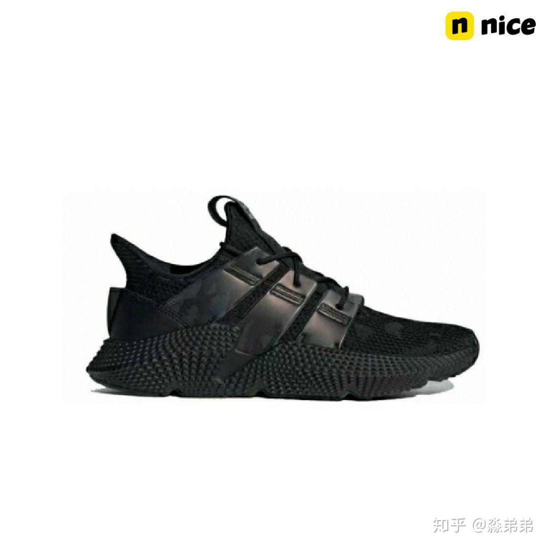 鞋子怎么洗才不会发黄 v2-11a7b5cec23f1d31e26a39d04e4d86ba_r.jpg