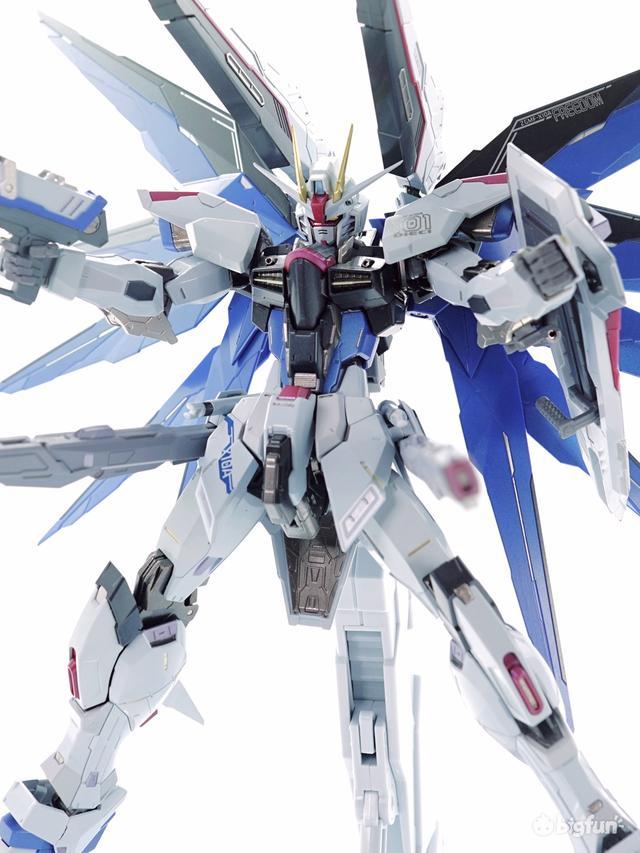 对天线的干涉,但是继感觉也就一般,这里拍的时候忘了把翅膀的炮展开了