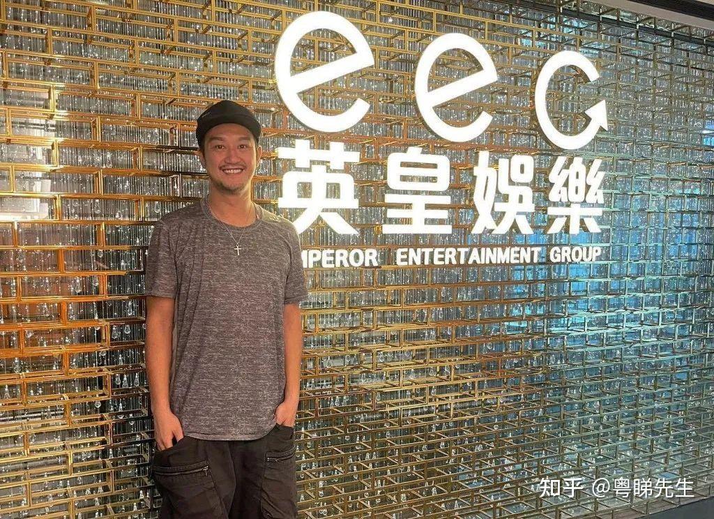 40岁前英皇艺人转做地盘工人现残样!曾脚踏两条船被骂渣男!