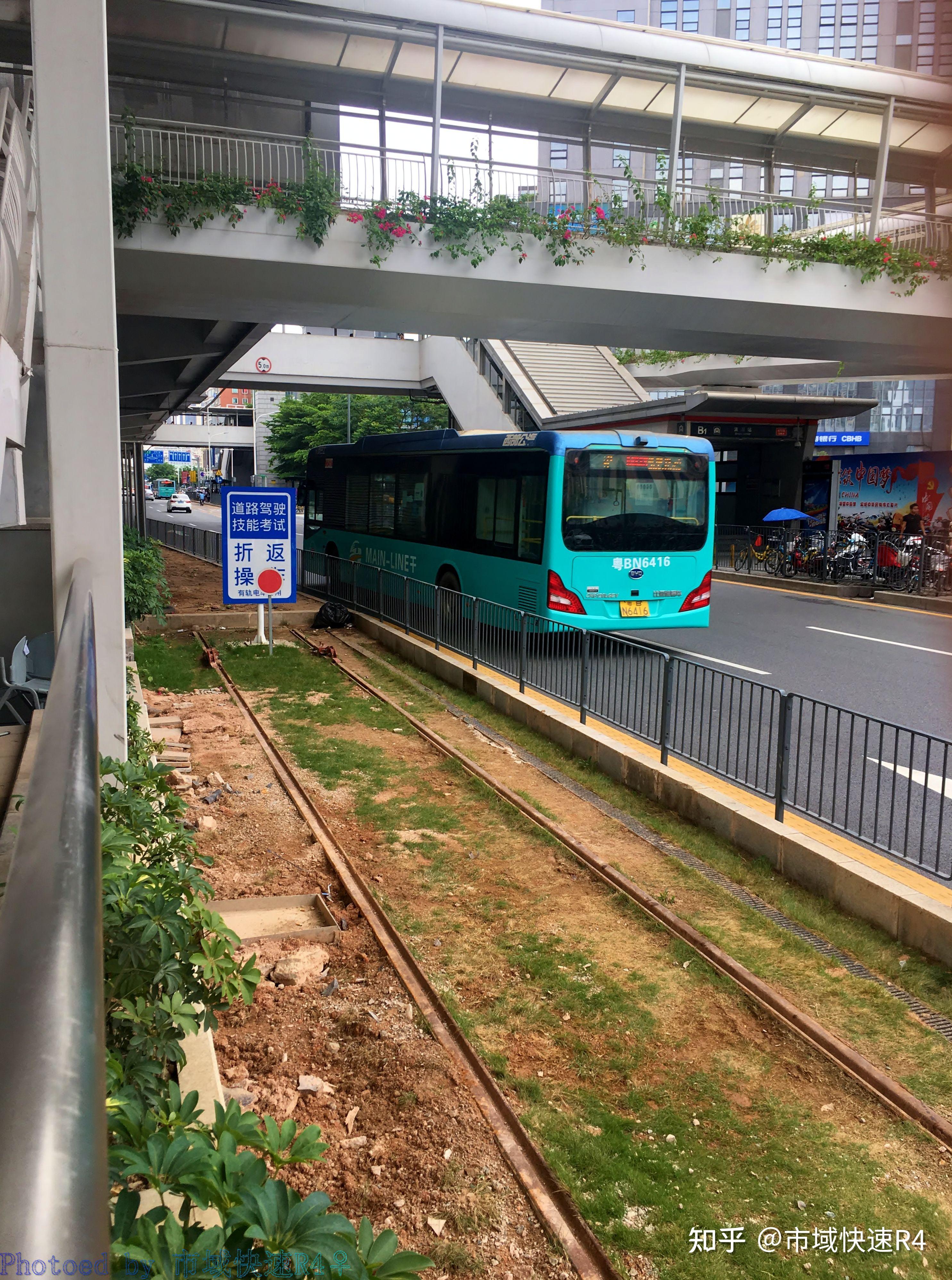 電車軌道在車站後方不遠處斷頭,受制於4號線車站空間堵死,沒有繼續