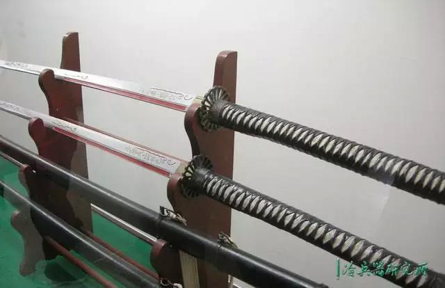 再不重视连宝剑都是韩国的了从韩国总统授予女将三精剑说起