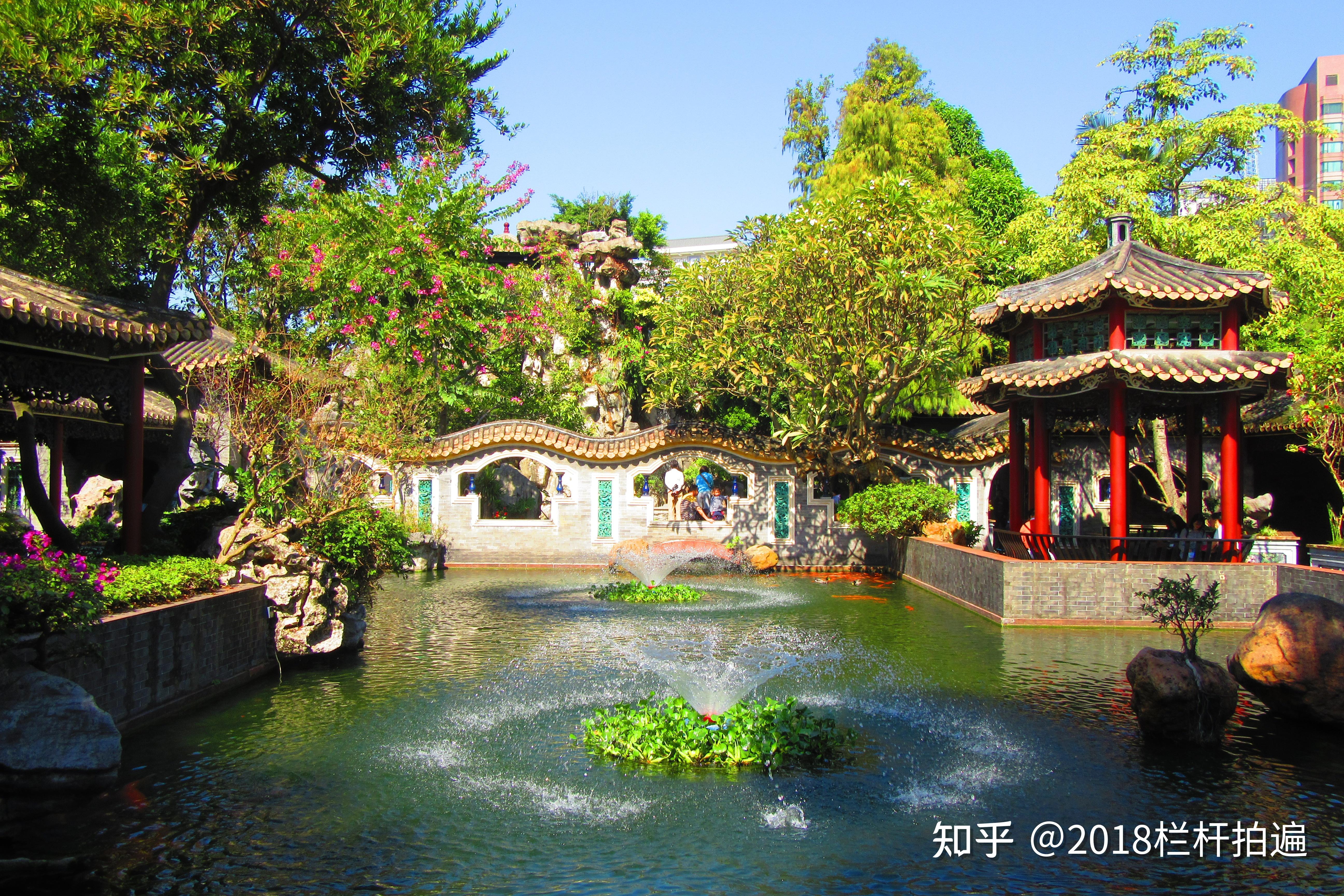 右:六角亭本集介绍"清晖园"东出口附近的景点:六角亭,碧溪草堂,澄漪亭