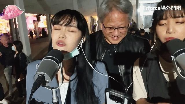 笑死!俩美女路边直播拉路人点歌,结果拉来了黄仁勋,全程魔性互动 - 知乎
