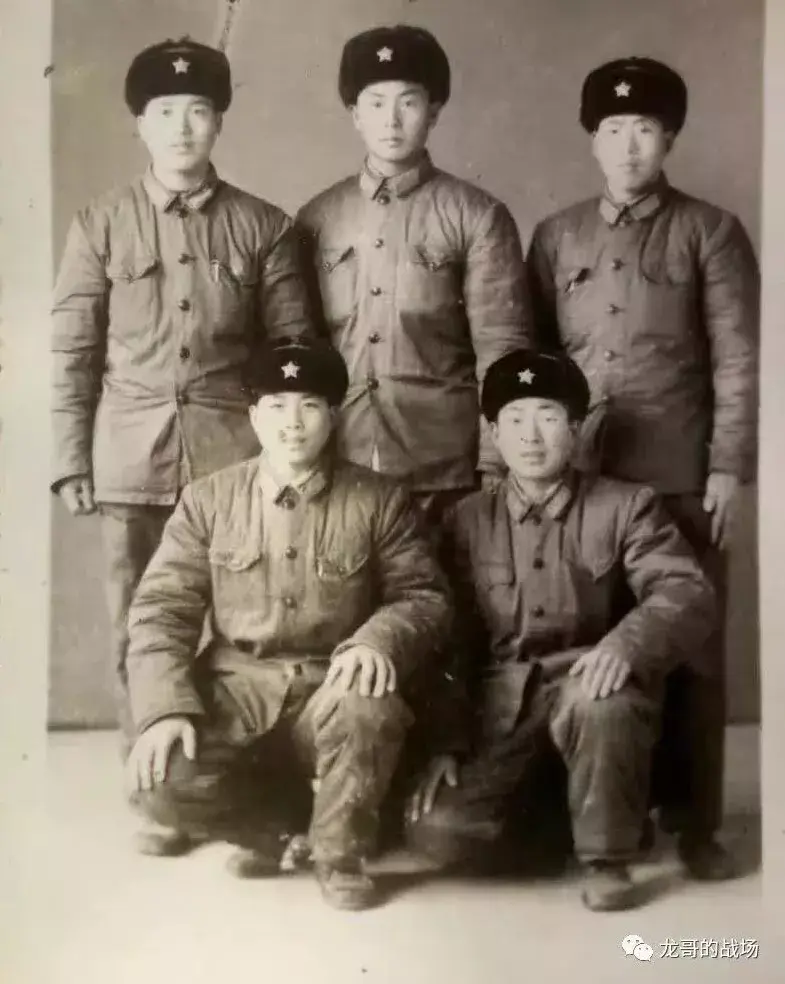 我只能找幸存老兵哥哥们去询问,在那些零散的回忆中,慢慢拼出一点概貌