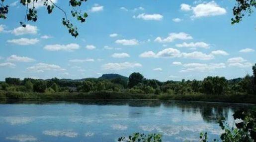 透龙山风景区位于铁力市东北35公里处,哈和