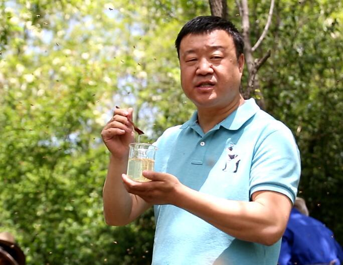 晚上喝蜂蜜水吗 睡前喝蜂蜜 优米蜂蜜百科网