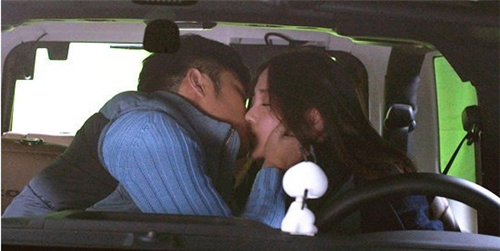 陈赫和baby车内打kiss的消息,网上传疯啦!