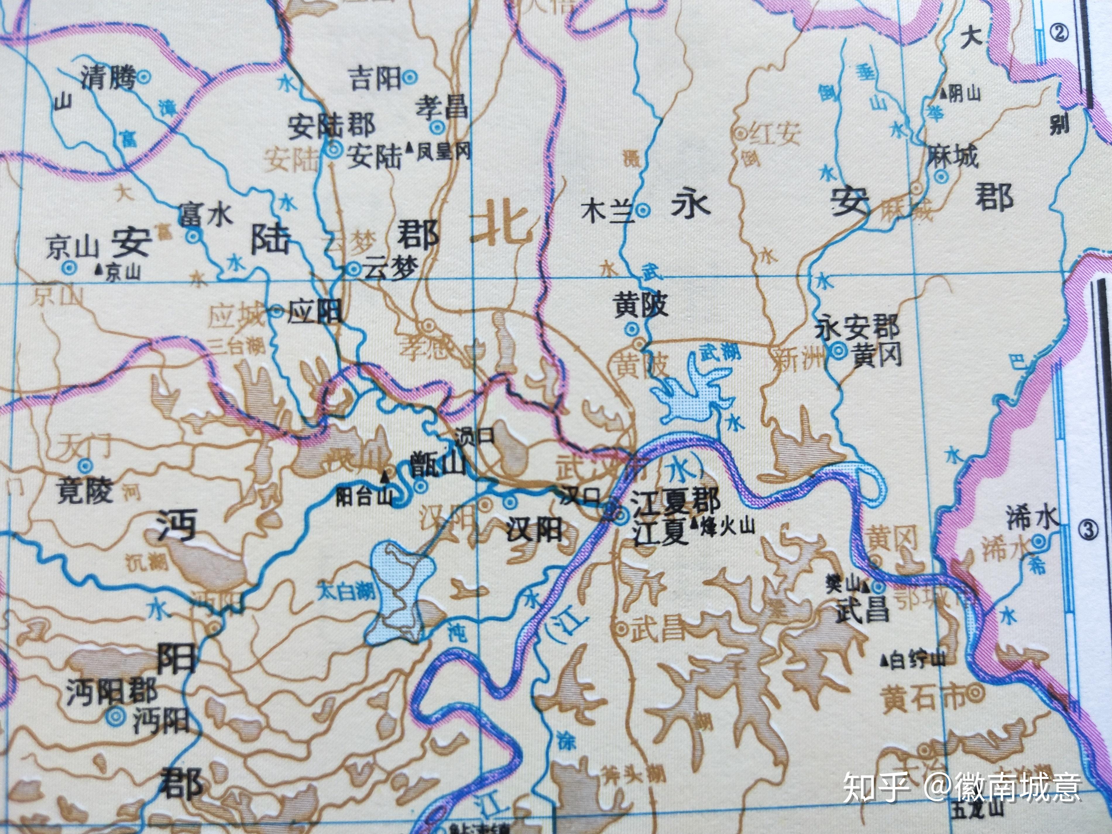 南朝齐时,武汉属郢州江夏郡.西晋时南北短暂统一,武汉属荆州武昌郡.