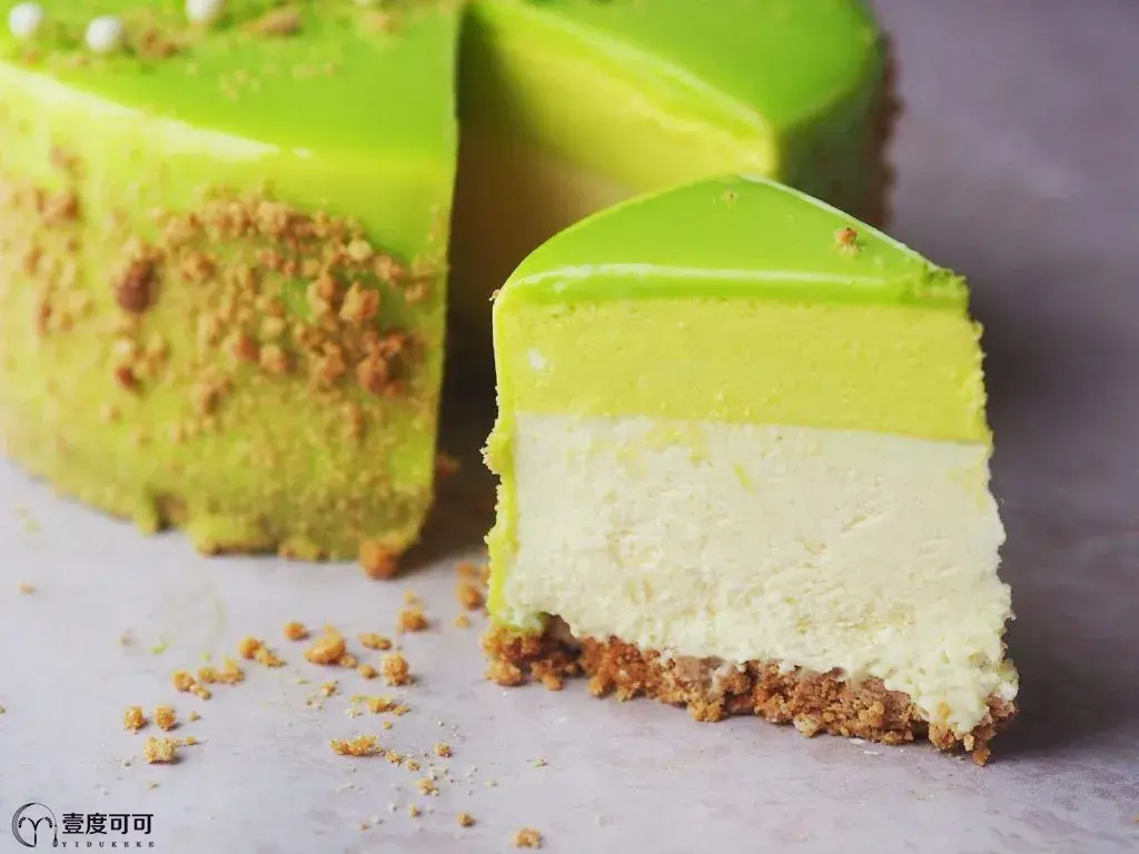 超好吃的美味组合青柠慕斯蛋糕配白巧克力