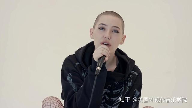 传奇校友river原唱女歌手bishopbriggs