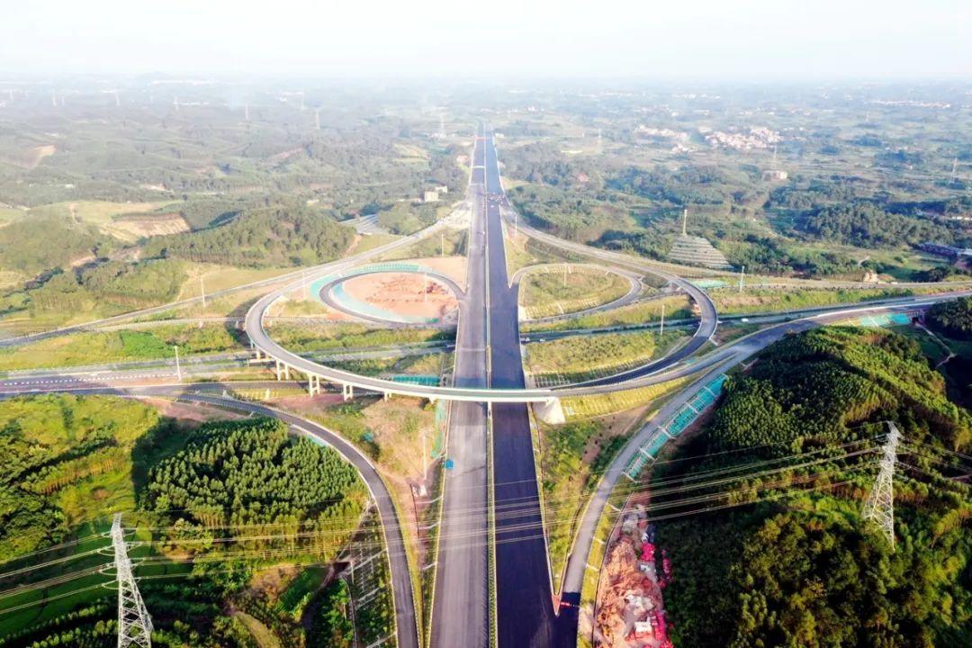 通车在即南横高速公路七标项目路面铺设任务圆满完成