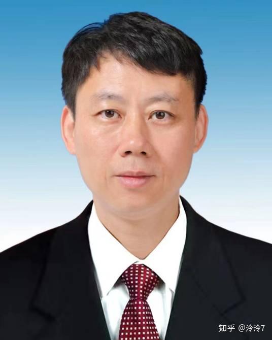 现任福建省厦门市政府党组成员,副市长.