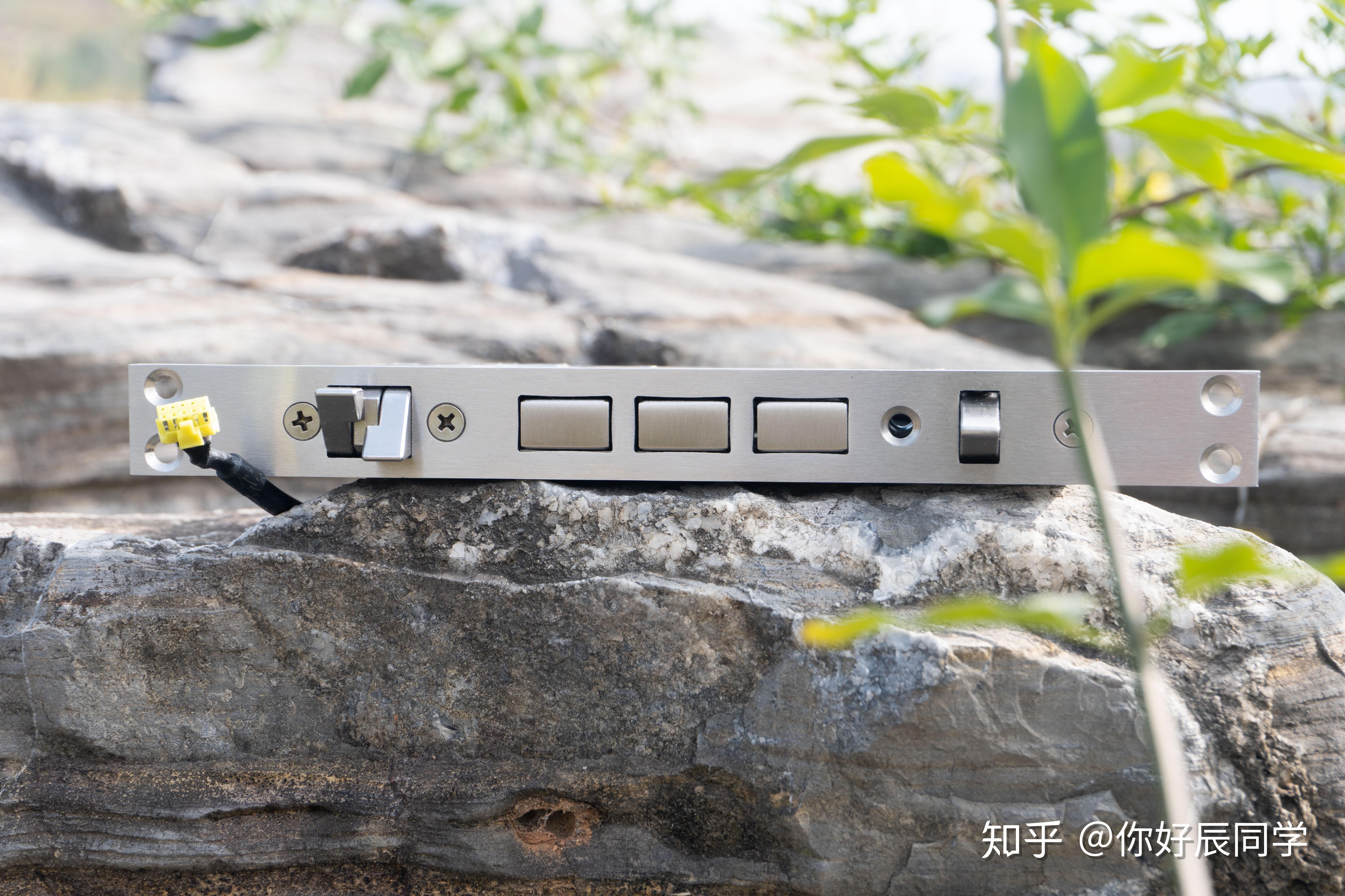 更轻松的解锁方式aqara智能门锁d100