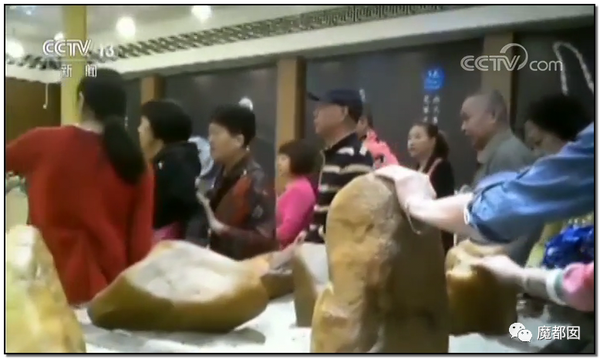 震怒全网!云南导游骂游客“你孩子没死就得购物”引发爆议!154 震怒全网!云南导游骂游客“你孩子没死就得购物”引发爆议!154