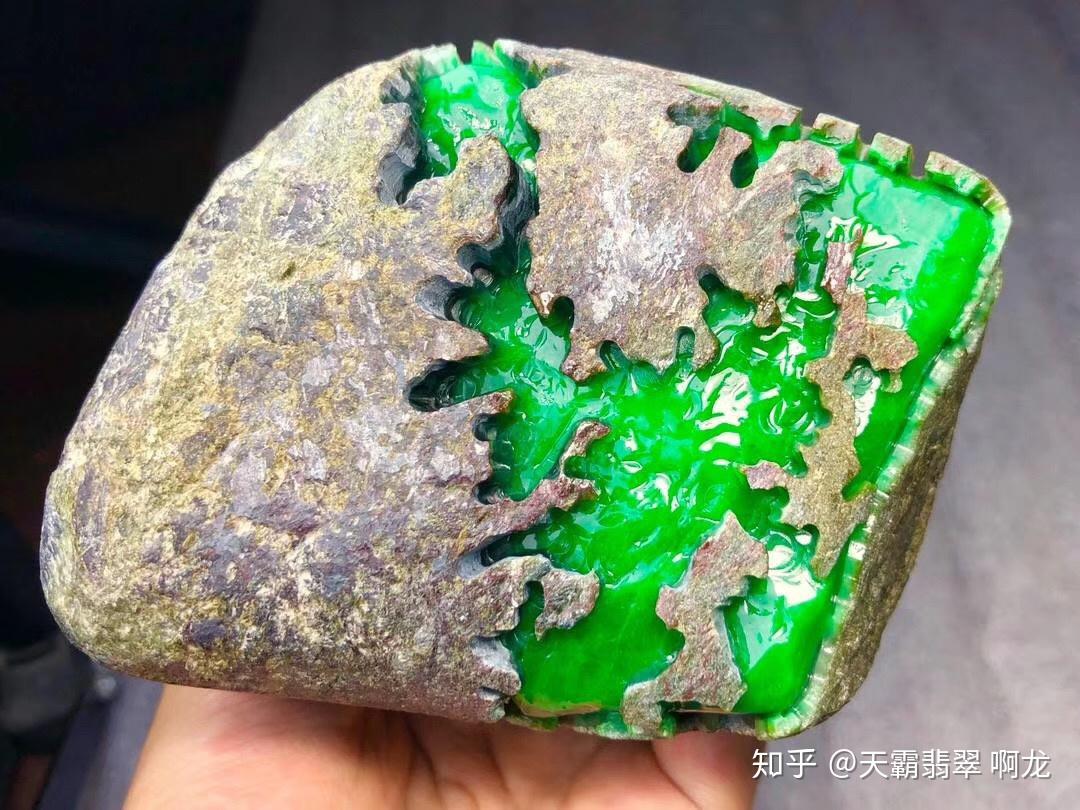 翡翠玉石南齐场口高色阳绿大腕明星级收藏品