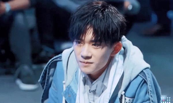 易烊千玺唱的一起向未来完整版 v2-137373acaf6de5d15f94943210f8cd2a_r.jpg