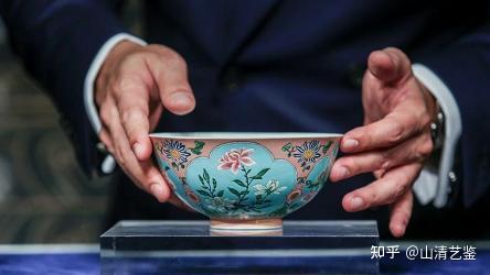 ▽鴻▽清朝時代 陶磁器 康熙御製 粉彩花卉如意紋碗一対 染