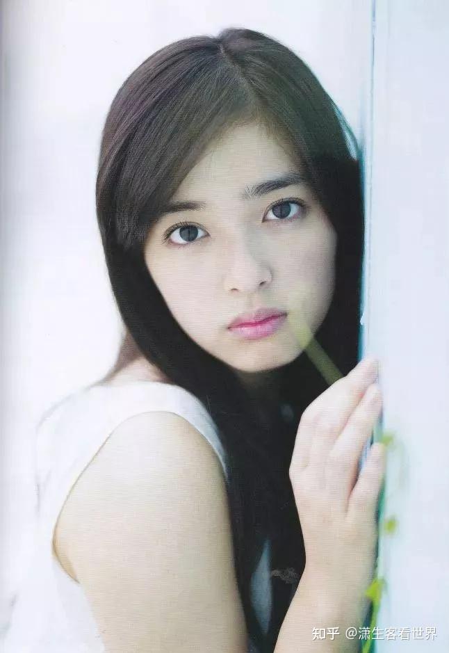 矢作穂香表面清纯少女实际美腿女神