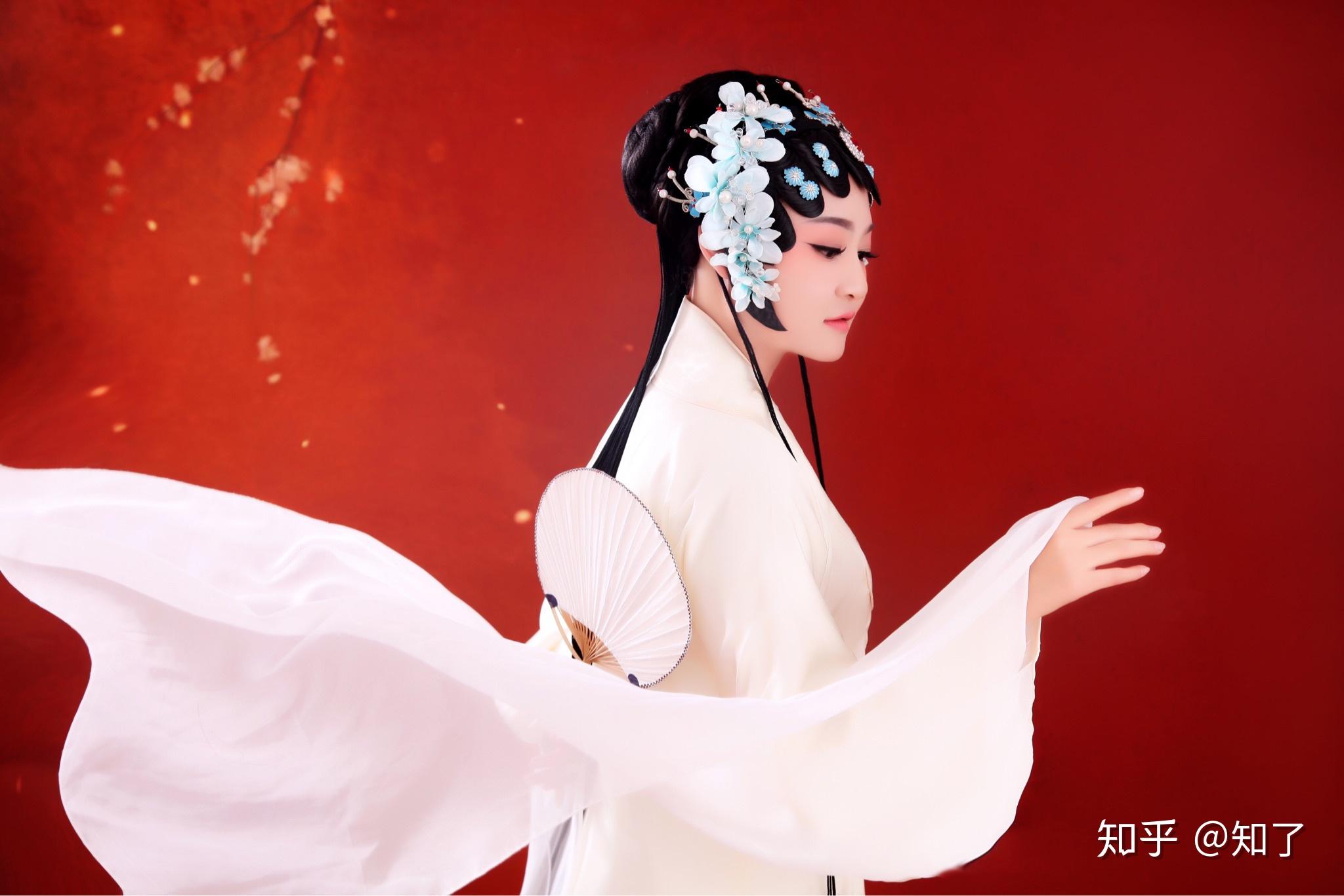 我想要这个红色壁纸,有没有呀?