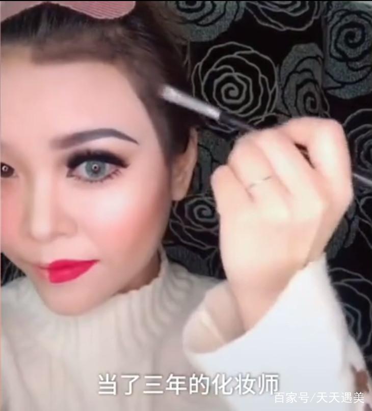 一个步骤一个步骤照着样子画看完王佳雯的仿妆,我才知道,中国的达人