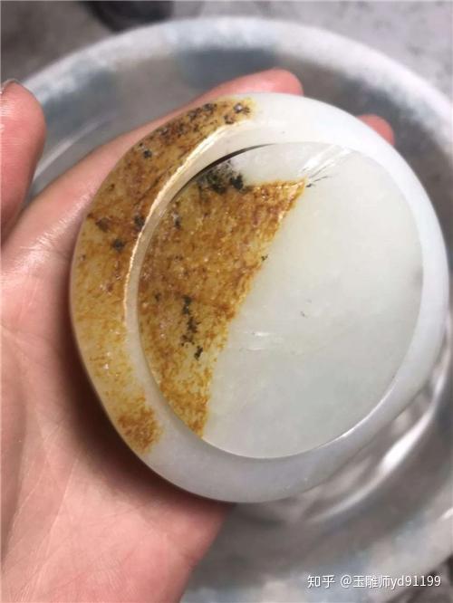 见过赌石但是你见过用改锥暴力敲开玉石的吗