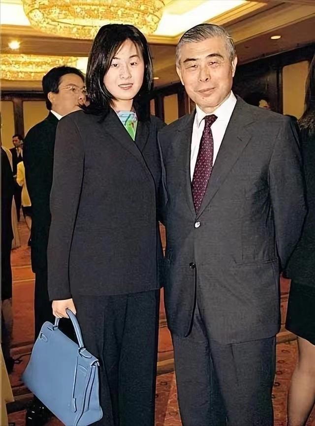 迷倒两位千亿富豪,逼刘銮雄道歉,这个女人不简单 - 知乎