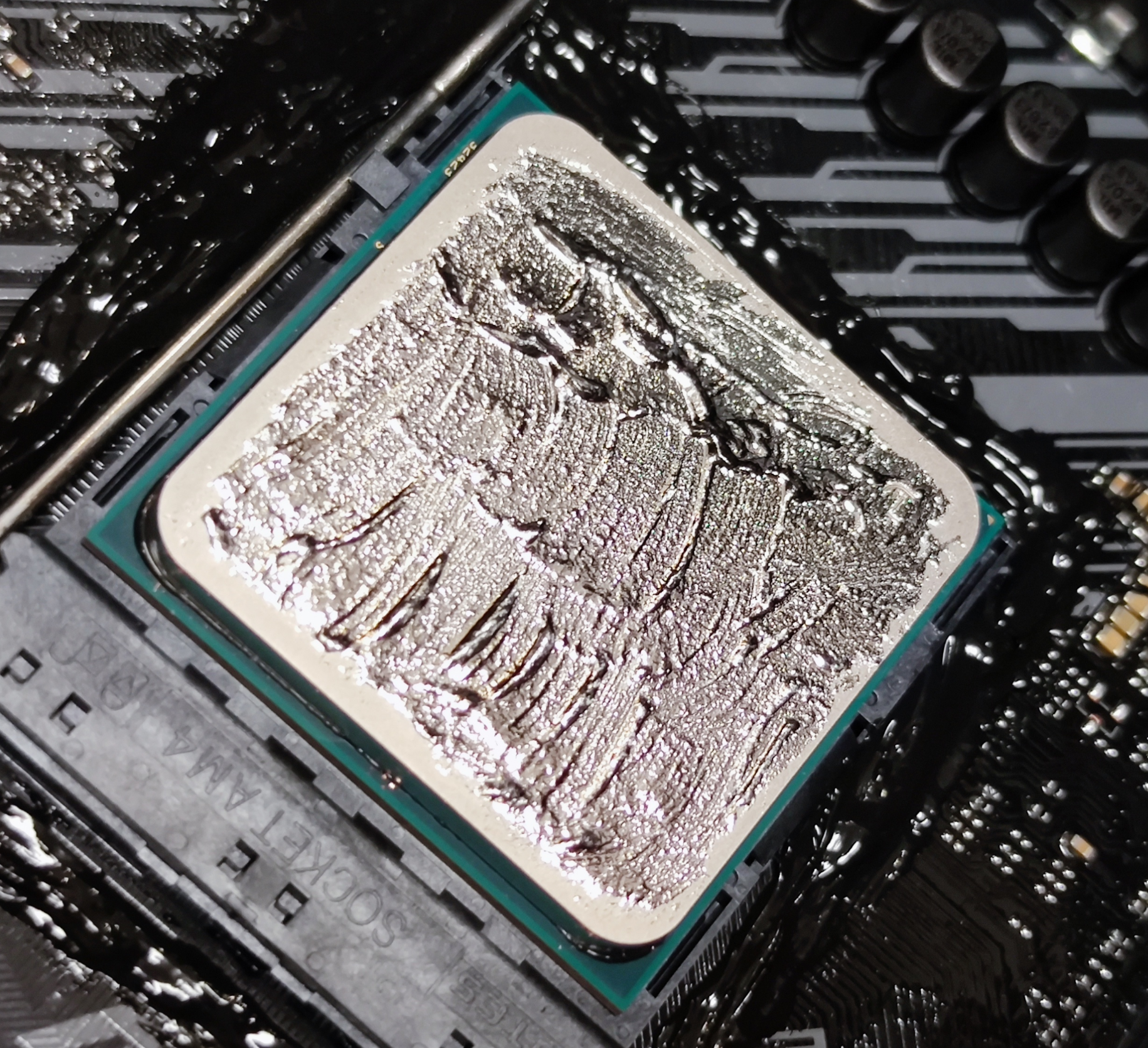 amdyes装机涂液金看看散热效果怎么样