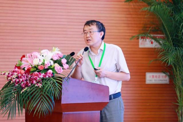 吕峰分别发表了《建筑节能与绿色建筑发展》和《工业化建造与装配式