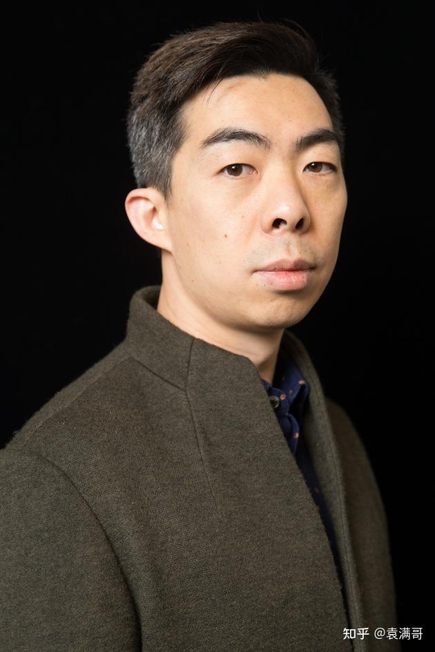 现实还是幻境从刺杀小说家看陆阳构建的寓言美学