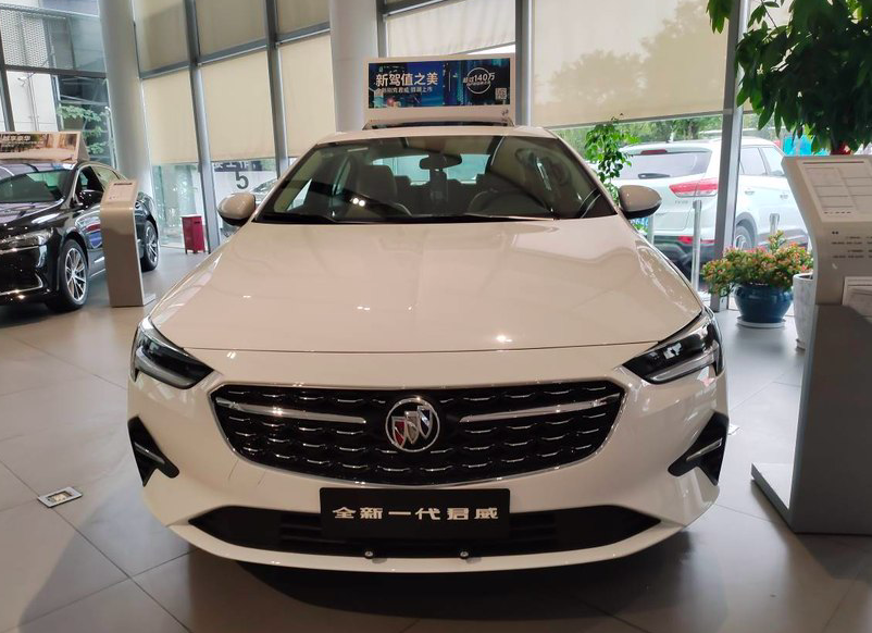 2020款别克君威店内实拍白色涂装很大气配hud抬头数字显示