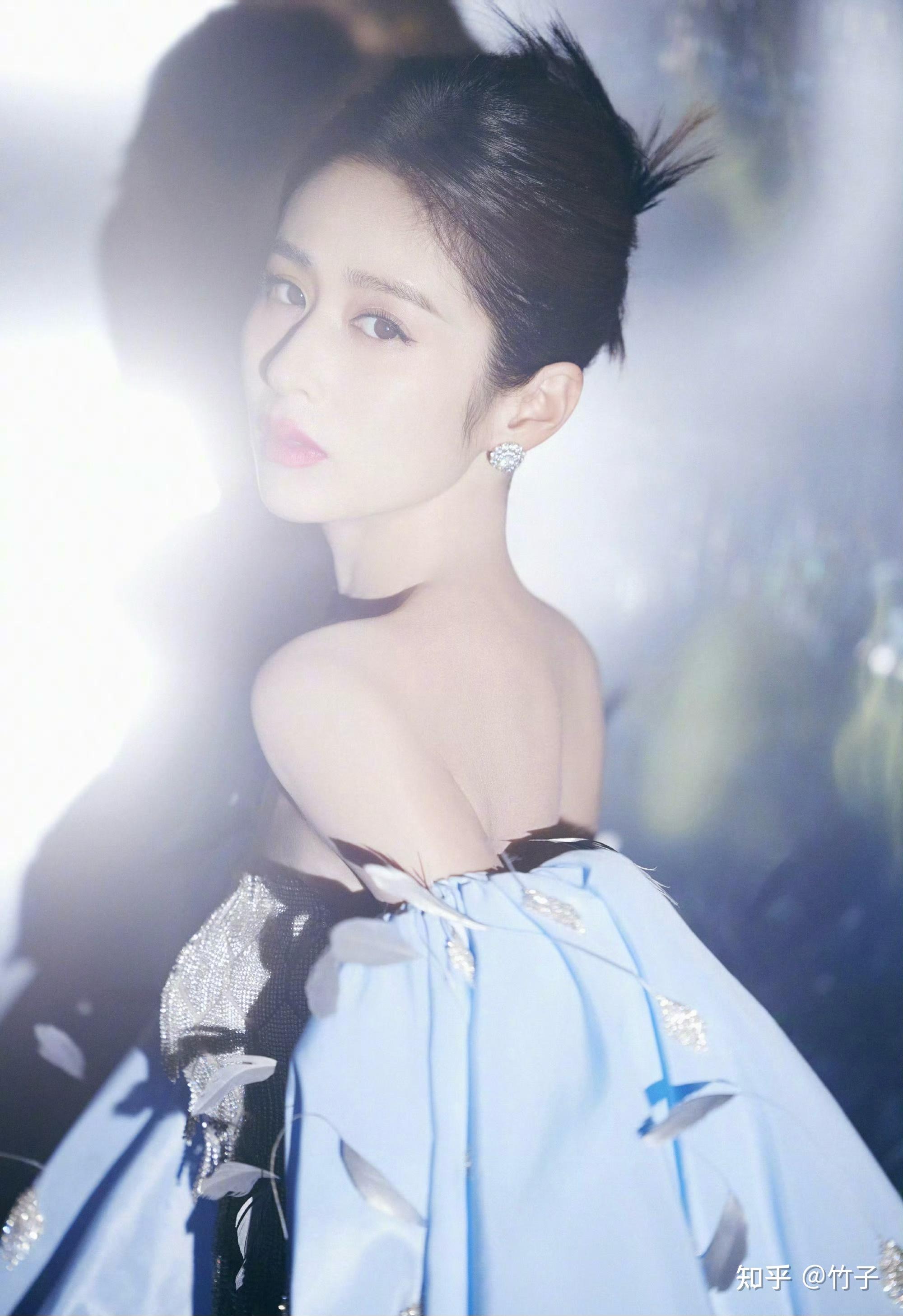 颖儿最新美照分享一袭重工人鱼裙优雅高级有没有美到你心坎儿