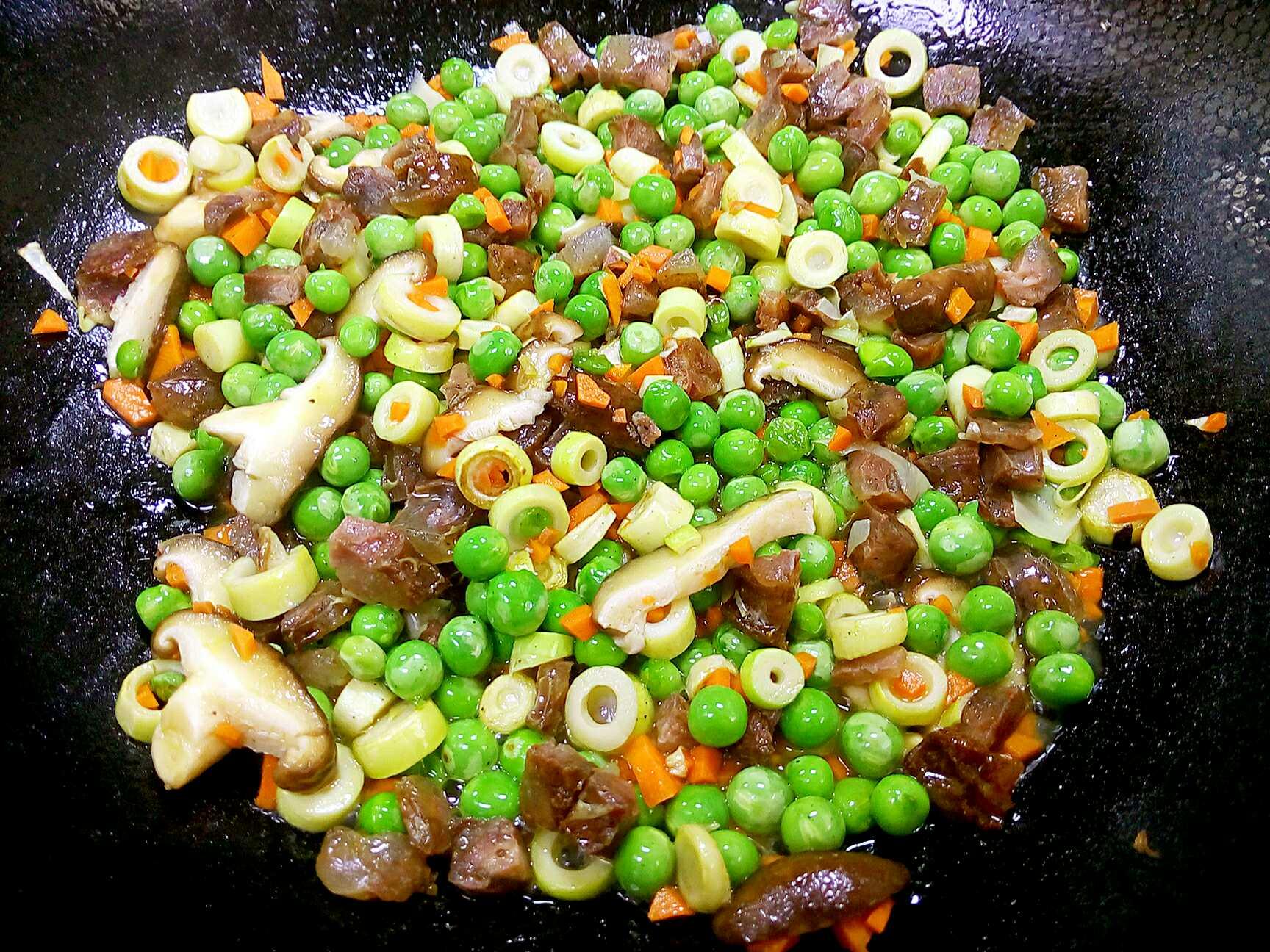 川菜师傅喜欢这样炒豌豆，简单鲜香爽口下饭，特别适合春节期间做_哔哩哔哩_bilibili