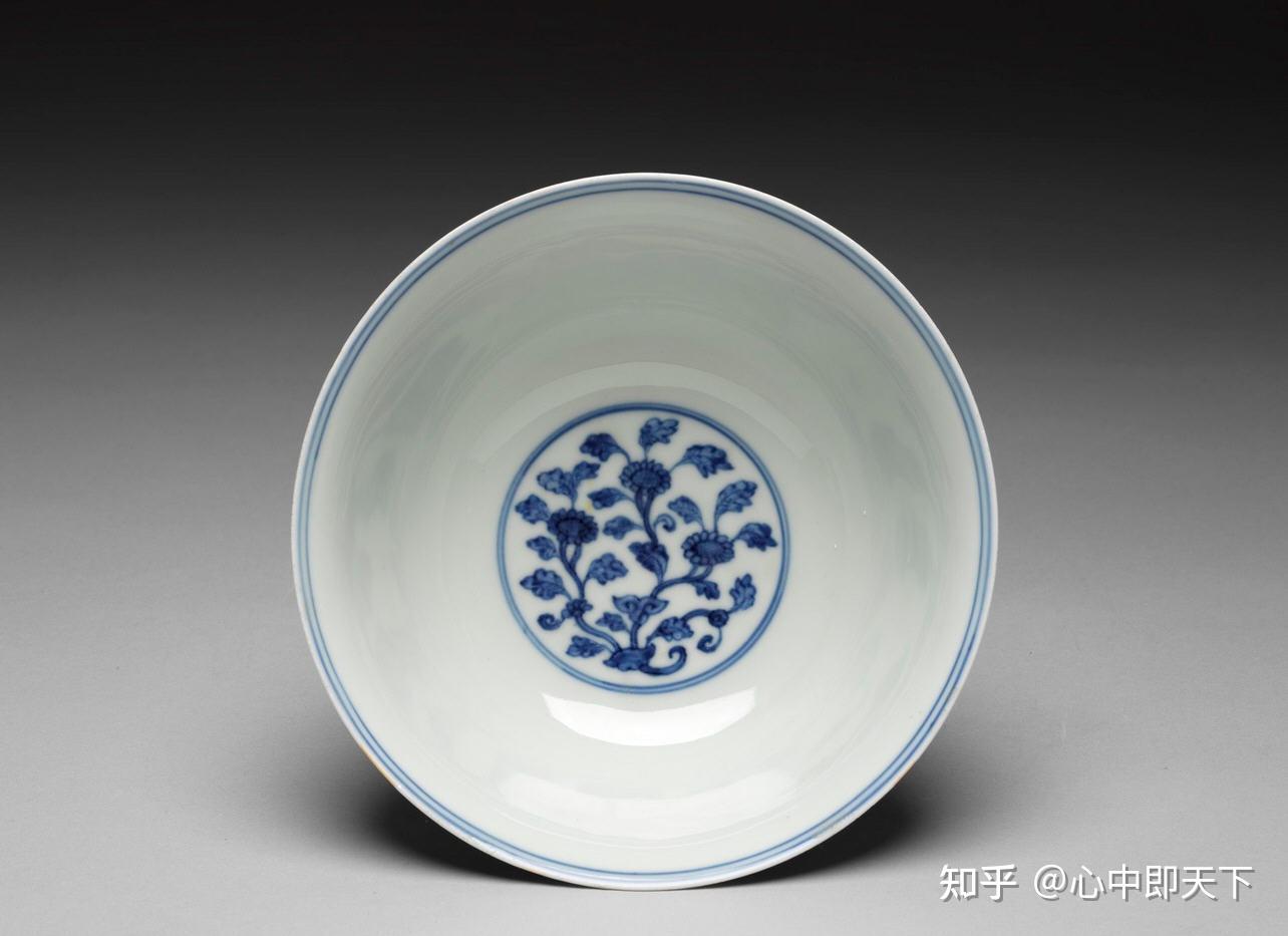 明成化景德镇官窑青花四季团花果纹碗