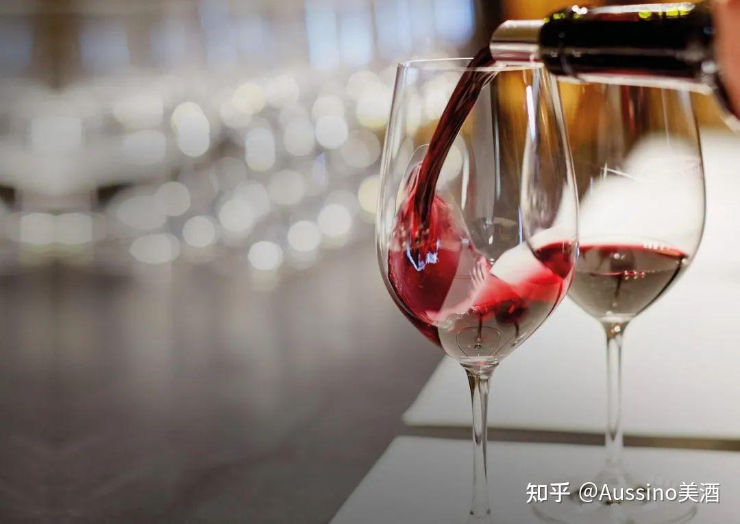 如何倒酒才能做到滴酒不漏
