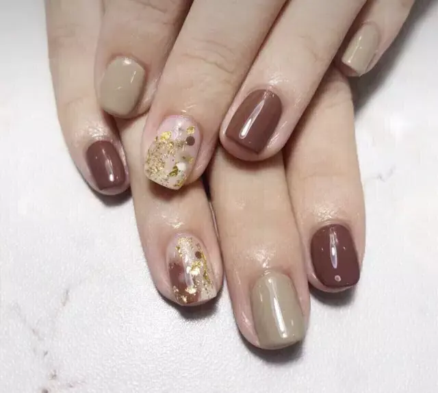 这里可能是最全的新年美甲集合了-新年美甲图片2021简单大方红色衣服